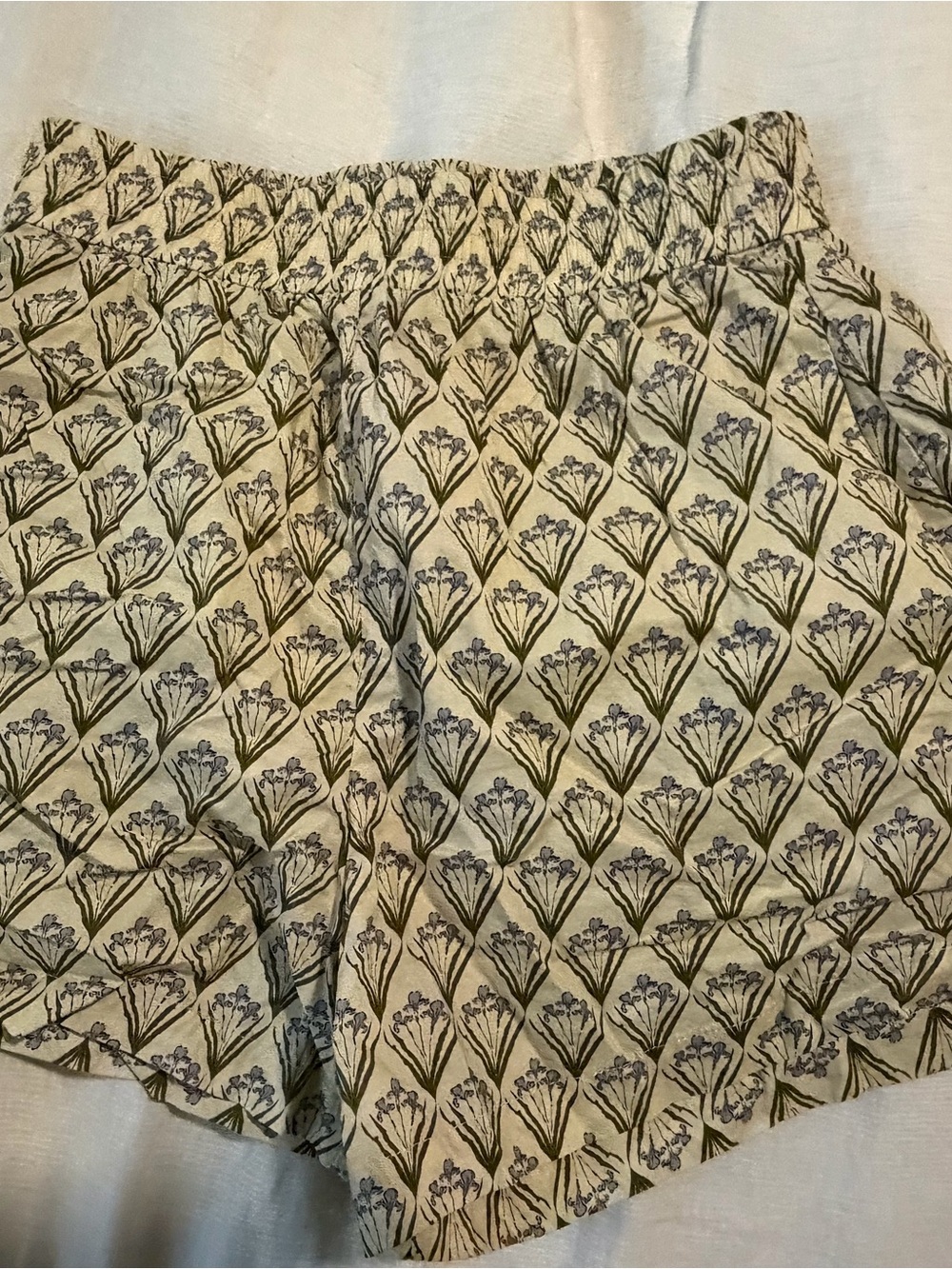 Tuckernuck Beige trellis Floral Print Women’s Elastic Waist Shorts